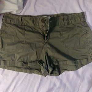 Candie's cargo type shorts